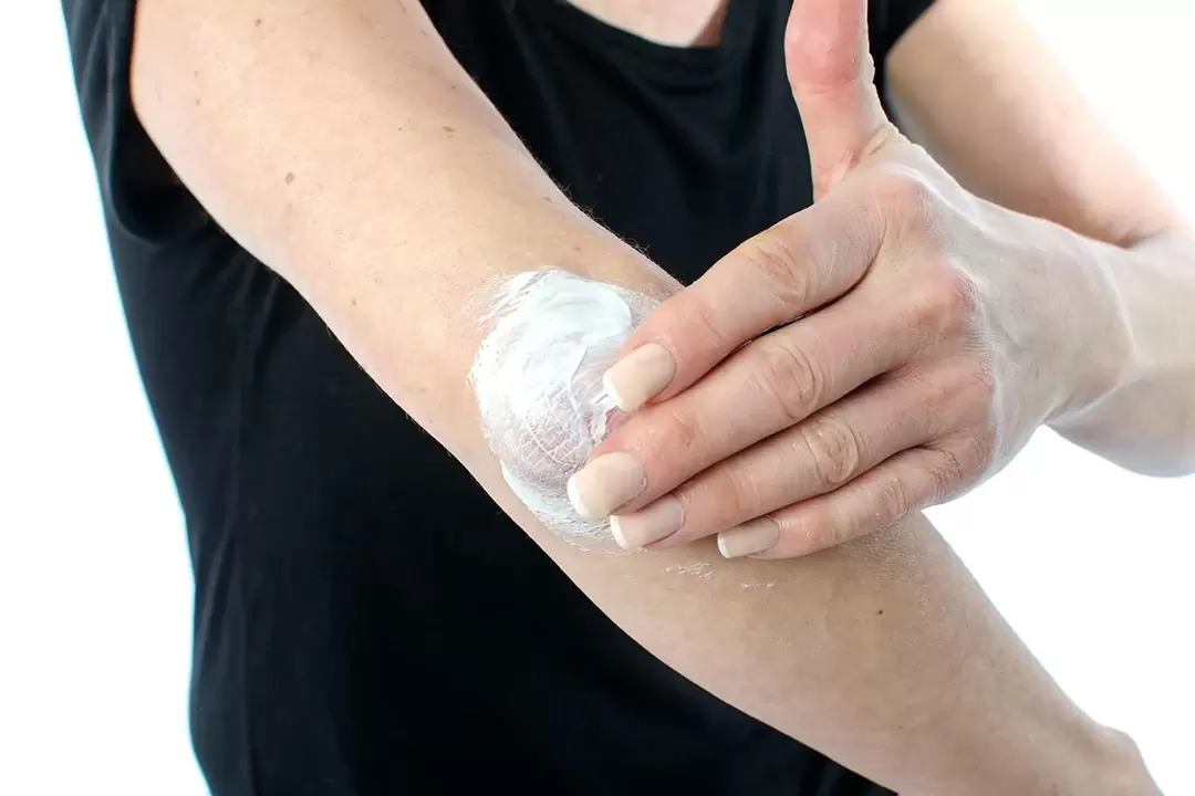 the use of Artovitel for pain in the elbow joint